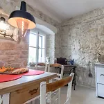 4 Apartament Mugeba