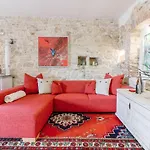 Apartament 4 *